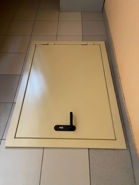 Напольный люк